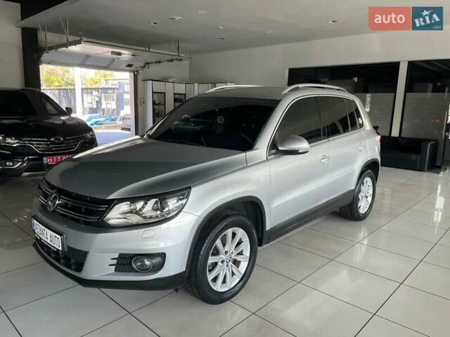 Серый Фольксваген Тигуан, объемом двигателя 2 л и пробегом 214 тыс. км за 15200 $, фото 1 на Automoto.ua
