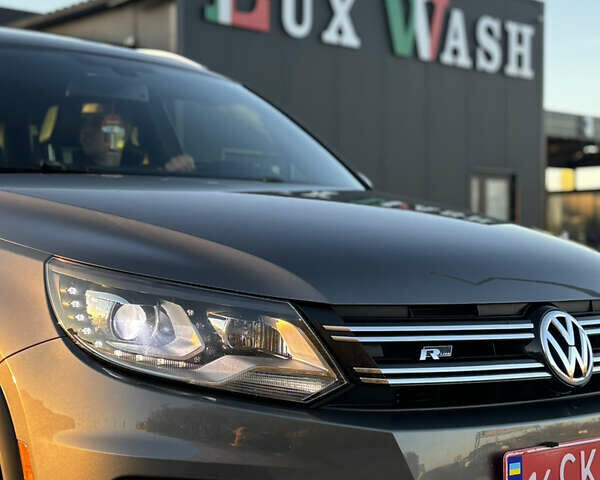 Серый Фольксваген Тигуан, объемом двигателя 2 л и пробегом 163 тыс. км за 14300 $, фото 1 на Automoto.ua