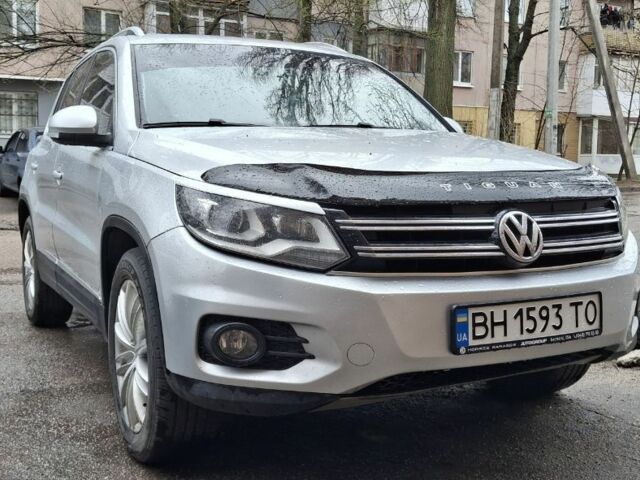 Серый Фольксваген Тигуан, объемом двигателя 2 л и пробегом 121 тыс. км за 13500 $, фото 1 на Automoto.ua