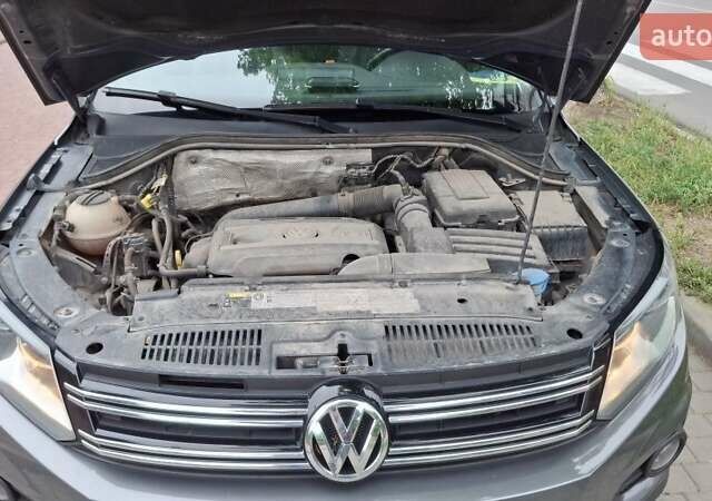 Серый Фольксваген Тигуан, объемом двигателя 2 л и пробегом 126 тыс. км за 15200 $, фото 1 на Automoto.ua