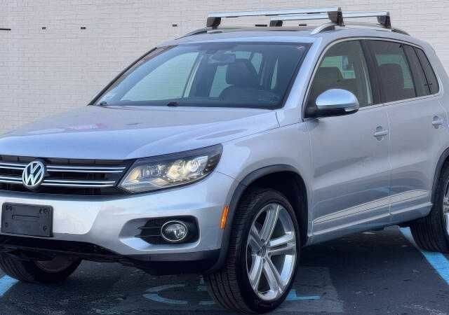 Серый Фольксваген Тигуан, объемом двигателя 2 л и пробегом 99 тыс. км за 7500 $, фото 1 на Automoto.ua