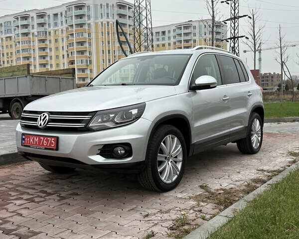 Серый Фольксваген Тигуан, объемом двигателя 2 л и пробегом 125 тыс. км за 14999 $, фото 1 на Automoto.ua