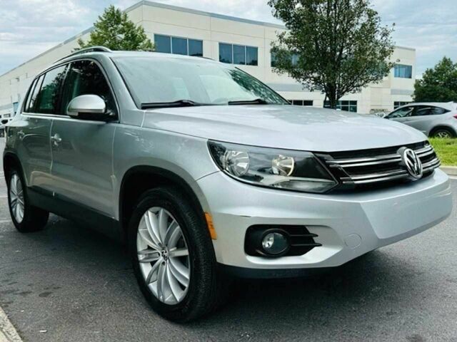 Сірий Фольксваген Тігуан, об'ємом двигуна 2 л та пробігом 80 тис. км за 2500 $, фото 1 на Automoto.ua