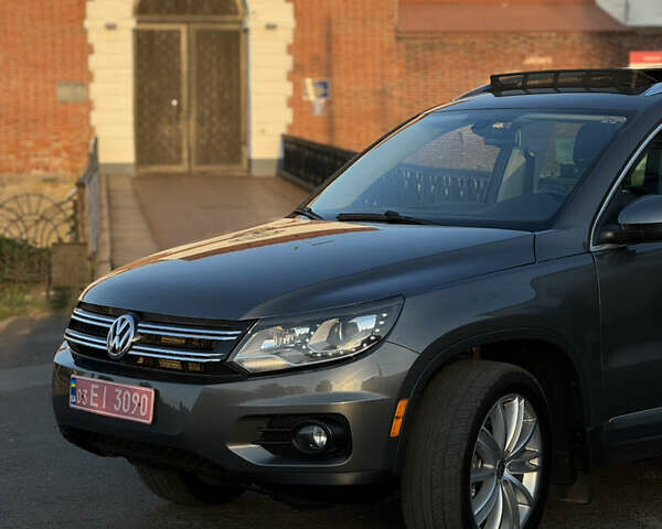 Серый Фольксваген Тигуан, объемом двигателя 2 л и пробегом 199 тыс. км за 12200 $, фото 1 на Automoto.ua