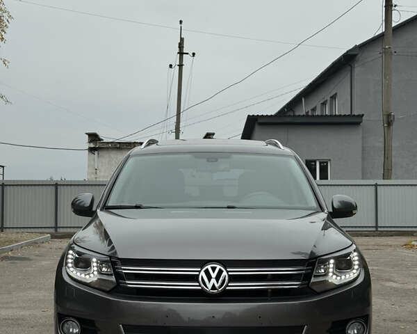 Сірий Фольксваген Тігуан, об'ємом двигуна 1.99 л та пробігом 51 тис. км за 17500 $, фото 1 на Automoto.ua