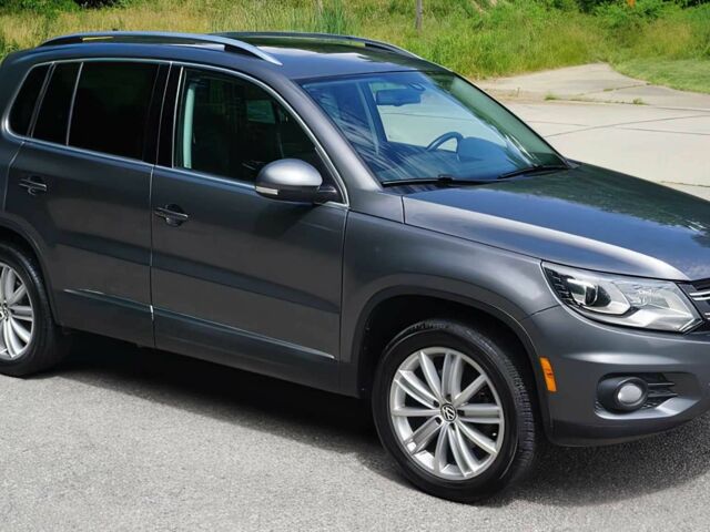 Серый Фольксваген Тигуан, объемом двигателя 2 л и пробегом 71 тыс. км за 7000 $, фото 1 на Automoto.ua