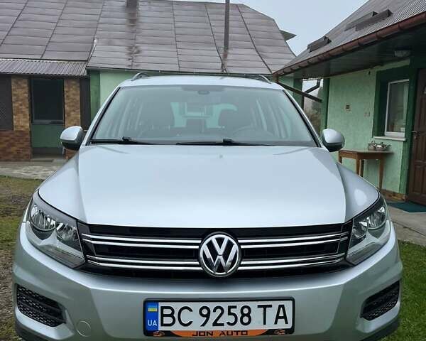 Сірий Фольксваген Тігуан, об'ємом двигуна 2 л та пробігом 204 тис. км за 13200 $, фото 1 на Automoto.ua