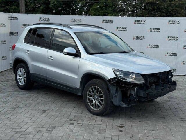 Серый Фольксваген Тигуан, объемом двигателя 2 л и пробегом 185 тыс. км за 8900 $, фото 1 на Automoto.ua