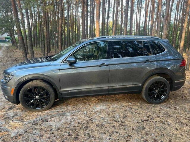 Серый Фольксваген Тигуан, объемом двигателя 2 л и пробегом 215 тыс. км за 21000 $, фото 1 на Automoto.ua