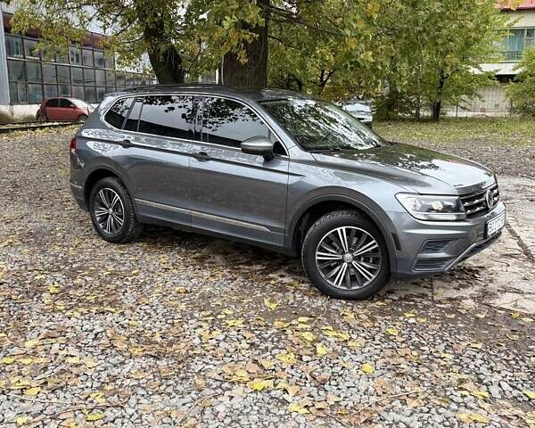 Сірий Фольксваген Тігуан, об'ємом двигуна 1.98 л та пробігом 128 тис. км за 17900 $, фото 1 на Automoto.ua