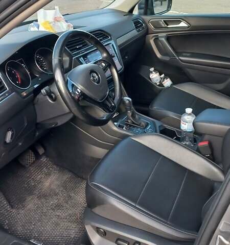 Серый Фольксваген Тигуан, объемом двигателя 2 л и пробегом 147 тыс. км за 23000 $, фото 1 на Automoto.ua