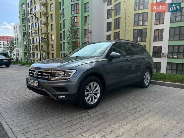 Сірий Фольксваген Тігуан, об'ємом двигуна 1.98 л та пробігом 98 тис. км за 17200 $, фото 1 на Automoto.ua