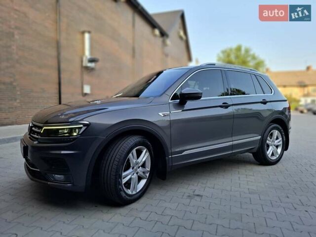 Серый Фольксваген Тигуан, объемом двигателя 1.97 л и пробегом 253 тыс. км за 23700 $, фото 1 на Automoto.ua
