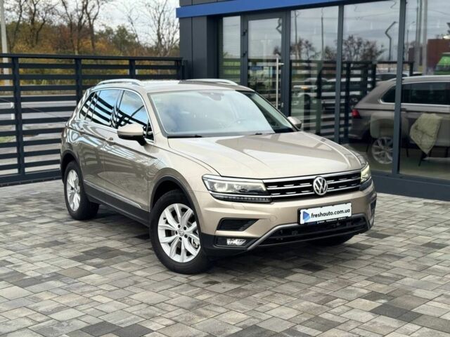 Серый Фольксваген Тигуан, объемом двигателя 2 л и пробегом 320 тыс. км за 20500 $, фото 1 на Automoto.ua