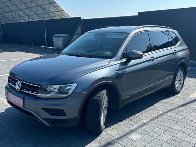 Сірий Фольксваген Тігуан, об'ємом двигуна 2 л та пробігом 135 тис. км за 15500 $, фото 1 на Automoto.ua