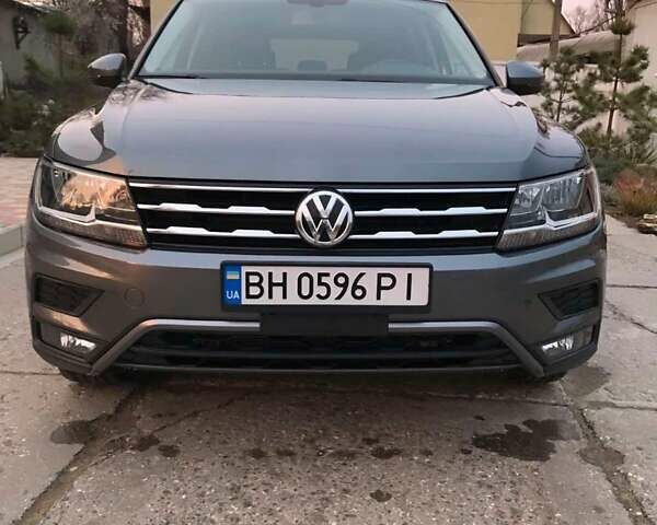 Серый Фольксваген Тигуан, объемом двигателя 2 л и пробегом 75 тыс. км за 20000 $, фото 1 на Automoto.ua