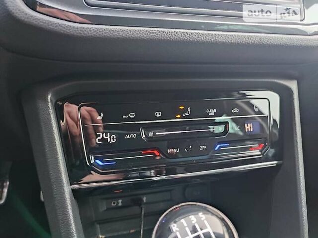 Серый Фольксваген Тигуан, объемом двигателя 2 л и пробегом 194 тыс. км за 25000 $, фото 1 на Automoto.ua