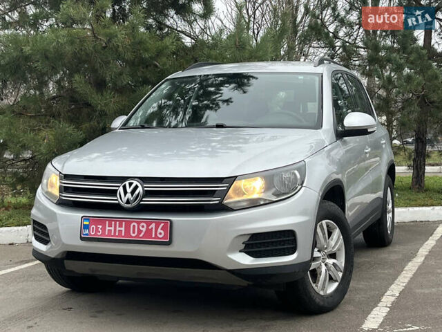 Серый Фольксваген Тигуан, объемом двигателя 2 л и пробегом 172 тыс. км за 10990 $, фото 1 на Automoto.ua