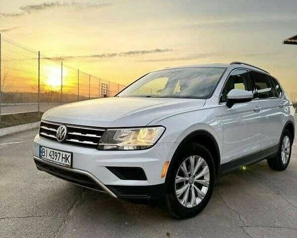 Серый Фольксваген Тигуан, объемом двигателя 2 л и пробегом 107 тыс. км за 16000 $, фото 1 на Automoto.ua