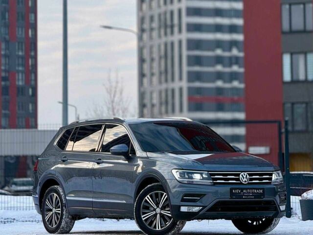 Сірий Фольксваген Тігуан, об'ємом двигуна 2 л та пробігом 160 тис. км за 17800 $, фото 1 на Automoto.ua