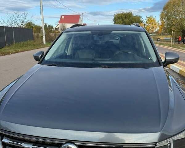 Серый Фольксваген Тигуан, объемом двигателя 2 л и пробегом 147 тыс. км за 17500 $, фото 1 на Automoto.ua