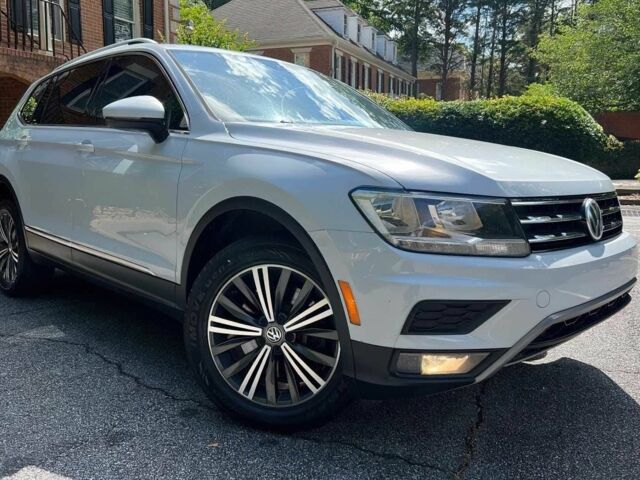 Серый Фольксваген Тигуан, объемом двигателя 2 л и пробегом 32 тыс. км за 9000 $, фото 1 на Automoto.ua