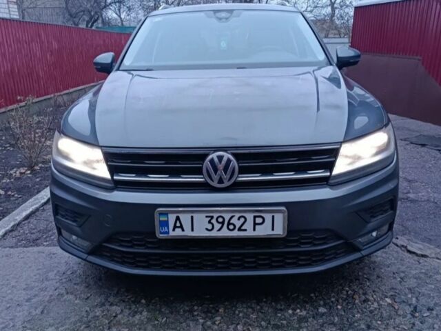 Серый Фольксваген Тигуан, объемом двигателя 2 л и пробегом 210 тыс. км за 21500 $, фото 1 на Automoto.ua