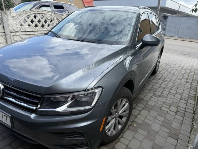 Серый Фольксваген Тигуан, объемом двигателя 2 л и пробегом 234 тыс. км за 15450 $, фото 1 на Automoto.ua