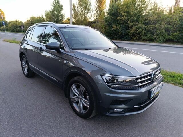 Серый Фольксваген Тигуан, объемом двигателя 2 л и пробегом 180 тыс. км за 30000 $, фото 1 на Automoto.ua