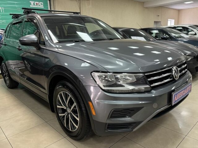 Серый Фольксваген Тигуан, объемом двигателя 2 л и пробегом 189 тыс. км за 19900 $, фото 1 на Automoto.ua