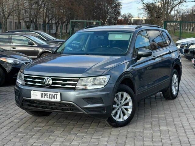 Серый Фольксваген Тигуан, объемом двигателя 2 л и пробегом 129 тыс. км за 17450 $, фото 1 на Automoto.ua