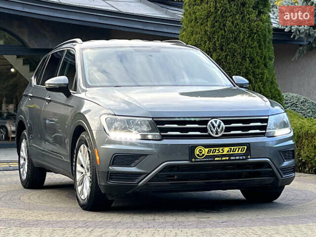 Серый Фольксваген Тигуан, объемом двигателя 2 л и пробегом 190 тыс. км за 17700 $, фото 1 на Automoto.ua