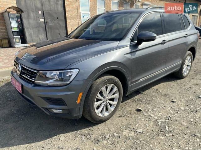 Серый Фольксваген Тигуан, объемом двигателя 0 л и пробегом 210 тыс. км за 15300 $, фото 1 на Automoto.ua