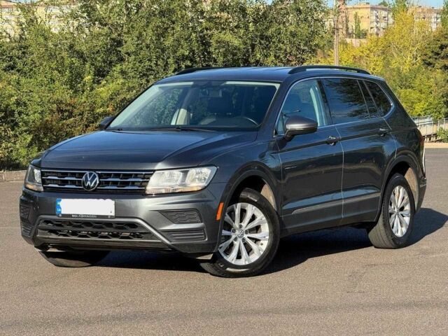 Сірий Фольксваген Тігуан, об'ємом двигуна 0 л та пробігом 130 тис. км за 402 $, фото 1 на Automoto.ua