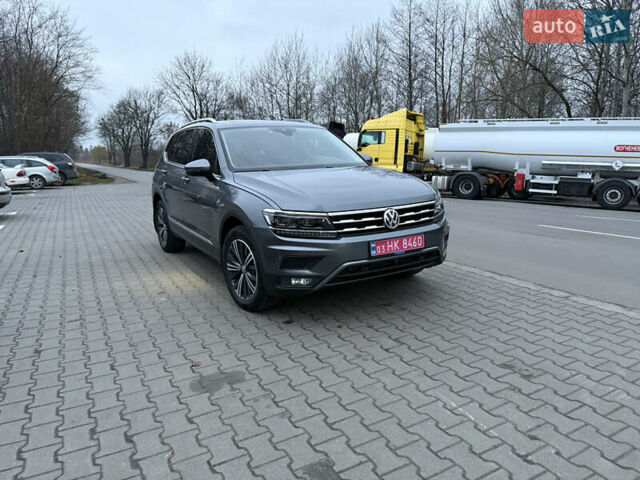 Серый Фольксваген Тигуан, объемом двигателя 2 л и пробегом 169 тыс. км за 21500 $, фото 1 на Automoto.ua