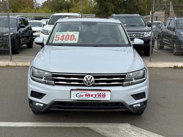 Серый Фольксваген Тигуан, объемом двигателя 2 л и пробегом 158 тыс. км за 17900 $, фото 1 на Automoto.ua