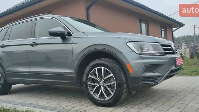 Сірий Фольксваген Тігуан, об'ємом двигуна 1.98 л та пробігом 179 тис. км за 17300 $, фото 1 на Automoto.ua