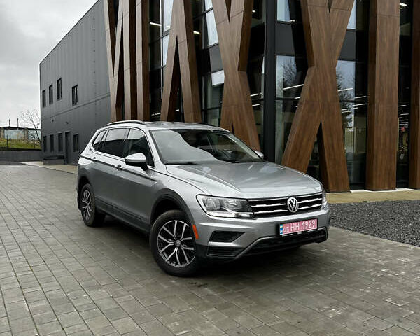 Сірий Фольксваген Тігуан, об'ємом двигуна 2 л та пробігом 195 тис. км за 16200 $, фото 1 на Automoto.ua