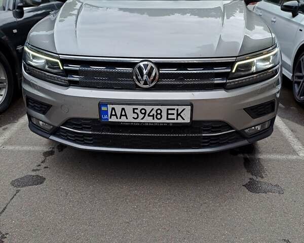 Сірий Фольксваген Тігуан, об'ємом двигуна 2 л та пробігом 77 тис. км за 30900 $, фото 1 на Automoto.ua
