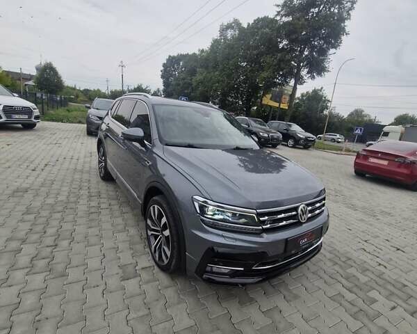 Серый Фольксваген Тигуан, объемом двигателя 2 л и пробегом 213 тыс. км за 21800 $, фото 1 на Automoto.ua