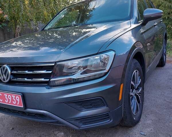 Сірий Фольксваген Тігуан, об'ємом двигуна 0 л та пробігом 251 тис. км за 17000 $, фото 1 на Automoto.ua