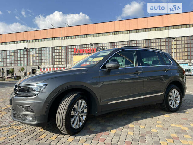 Серый Фольксваген Тигуан, объемом двигателя 2 л и пробегом 193 тыс. км за 23700 $, фото 1 на Automoto.ua