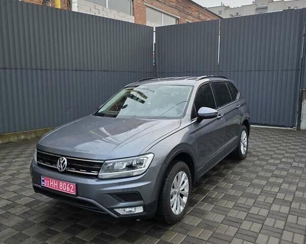 Серый Фольксваген Тигуан, объемом двигателя 2 л и пробегом 186 тыс. км за 14849 $, фото 1 на Automoto.ua