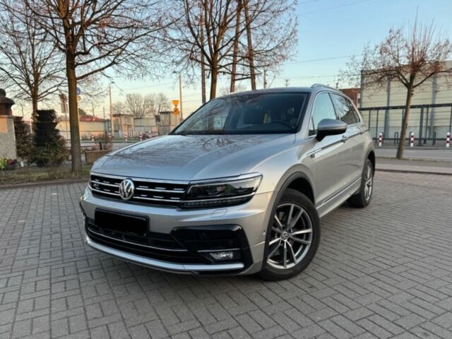 Серый Фольксваген Тигуан, объемом двигателя 2 л и пробегом 74 тыс. км за 17900 $, фото 1 на Automoto.ua