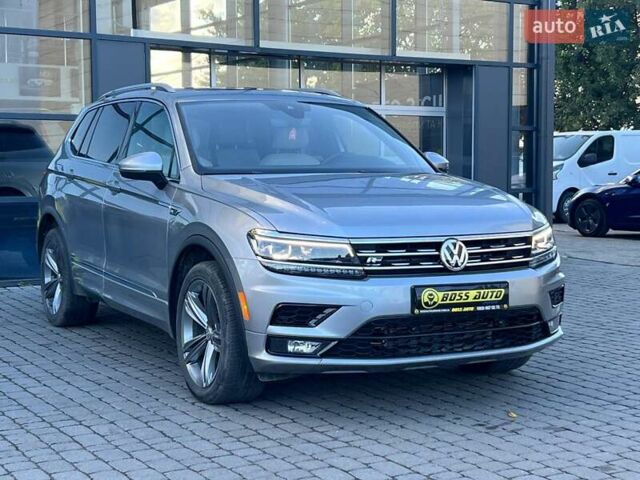 Сірий Фольксваген Тігуан, об'ємом двигуна 2 л та пробігом 40 тис. км за 28200 $, фото 1 на Automoto.ua