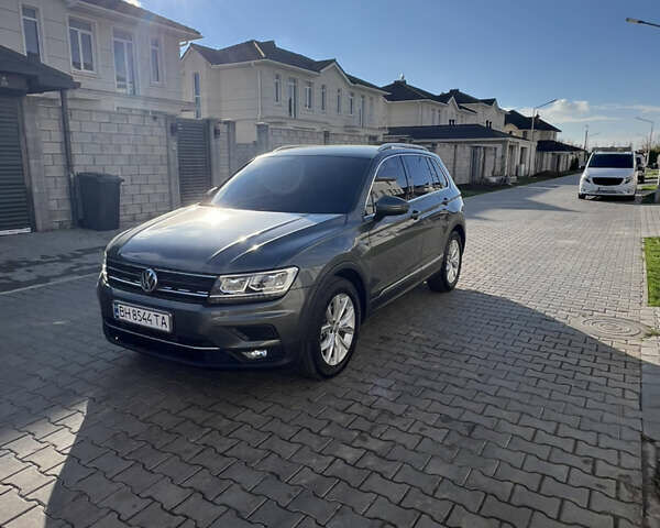 Серый Фольксваген Тигуан, объемом двигателя 1.98 л и пробегом 70 тыс. км за 26000 $, фото 1 на Automoto.ua