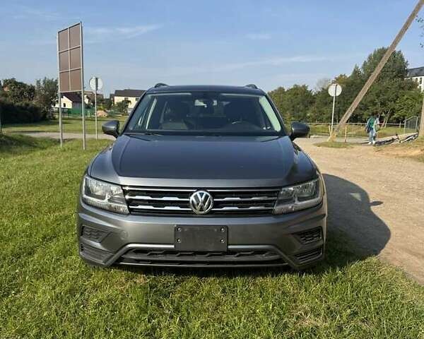 Серый Фольксваген Тигуан, объемом двигателя 1.98 л и пробегом 136 тыс. км за 17250 $, фото 1 на Automoto.ua