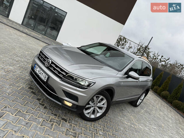 Серый Фольксваген Тигуан, объемом двигателя 2 л и пробегом 87 тыс. км за 23900 $, фото 1 на Automoto.ua