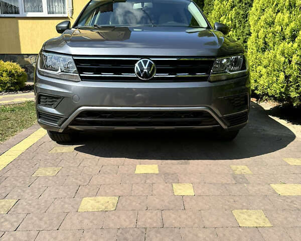 Серый Фольксваген Тигуан, объемом двигателя 2 л и пробегом 109 тыс. км за 16900 $, фото 1 на Automoto.ua