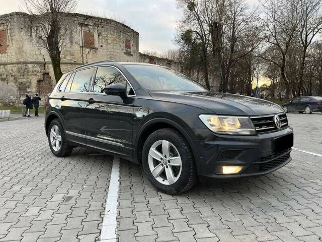 Серый Фольксваген Тигуан, объемом двигателя 2 л и пробегом 212 тыс. км за 15900 $, фото 1 на Automoto.ua